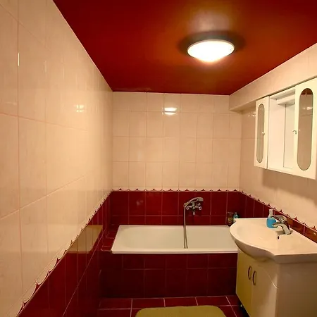 R7 Apartment