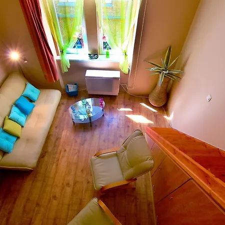 R7 Apartment *
